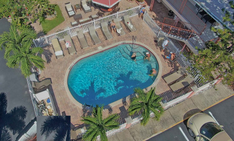 Carlton House Motel and Suites - Ariel View
