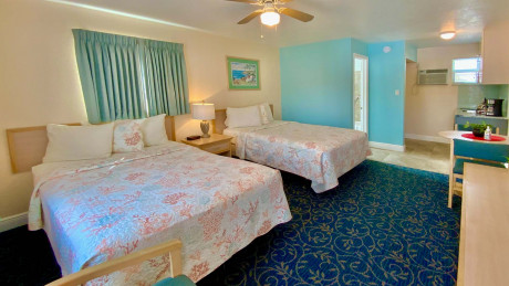 Carlton House Motel and Suites - Guestroom